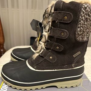 Khombu Winter boots. Brand new never worn, size 11 women’s.